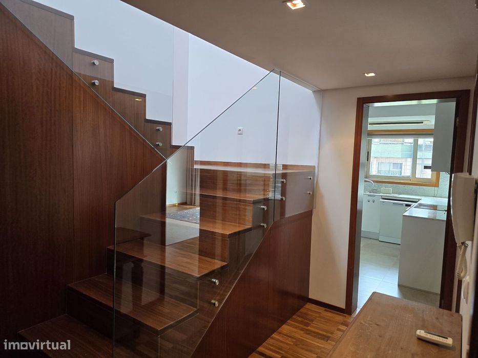 Apartamento T3 duplex na Avenida dos Lusíadas- Forca Aveiro