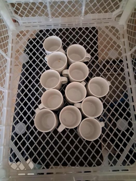 Conjunto de chávenas antigas de café em bom estado. 5€ Apenas