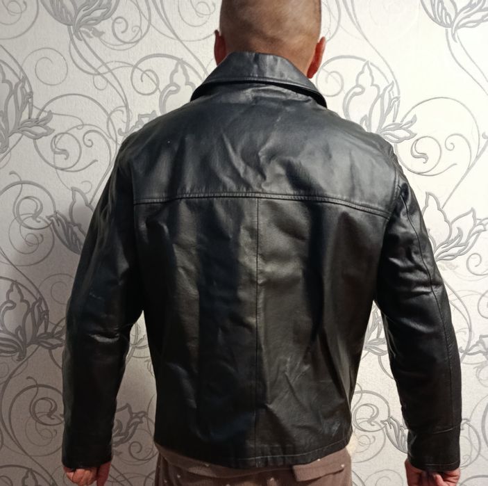 Продам кожаную куртку,размер М, самовывоз Кривой рог