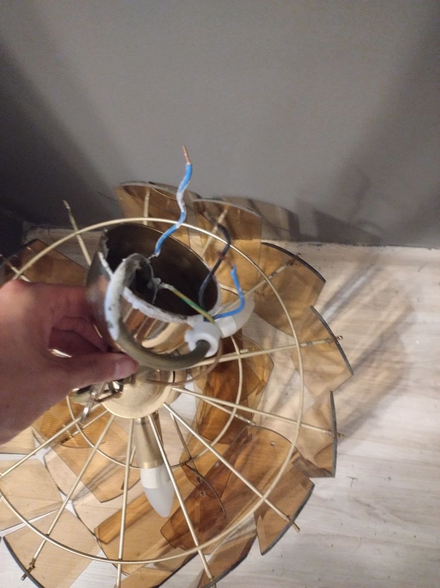 Lampa sufitowa z elementami szkła