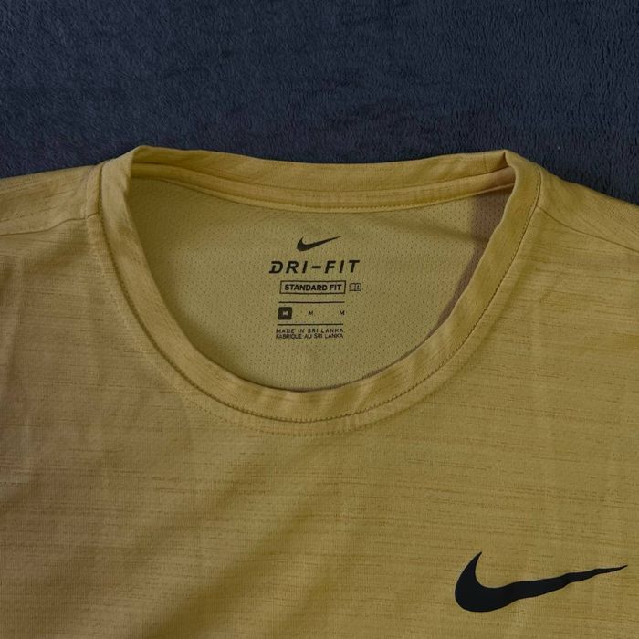Спортивная футболка nike желтого цвета M