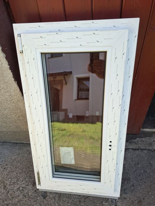 Okno ścienne. Nowe.