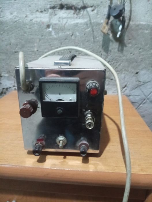 Зарядний пристрій