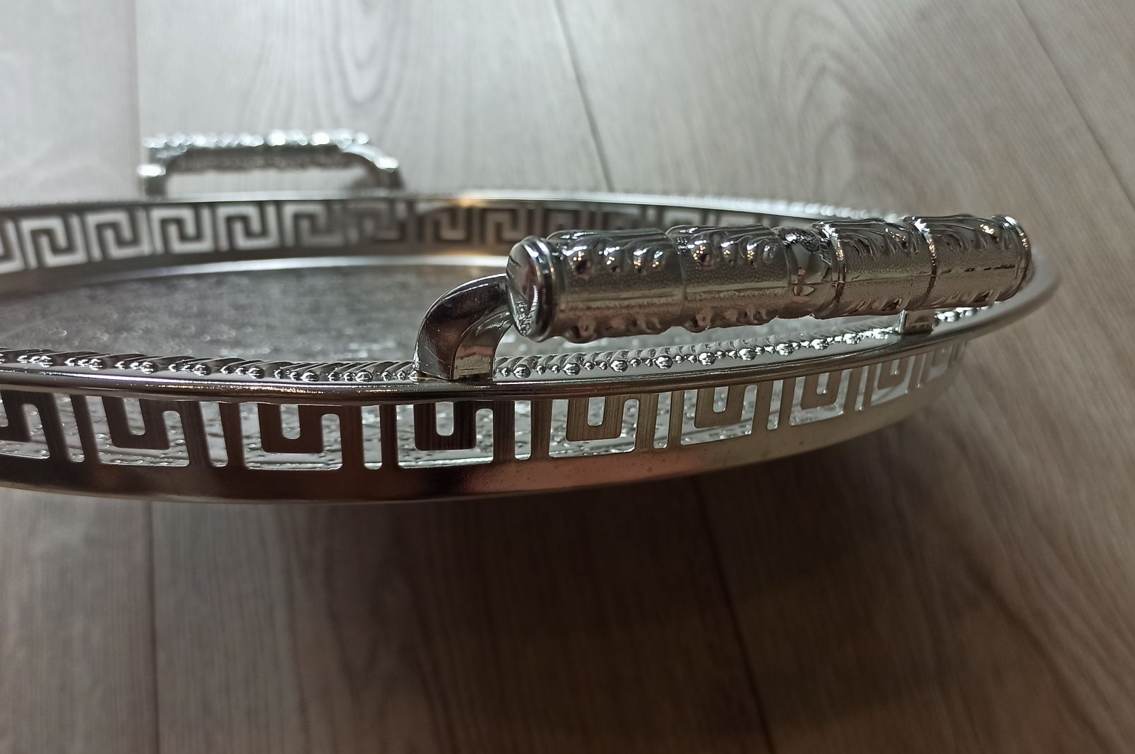 Piękna metalowa taca dekoracyjna