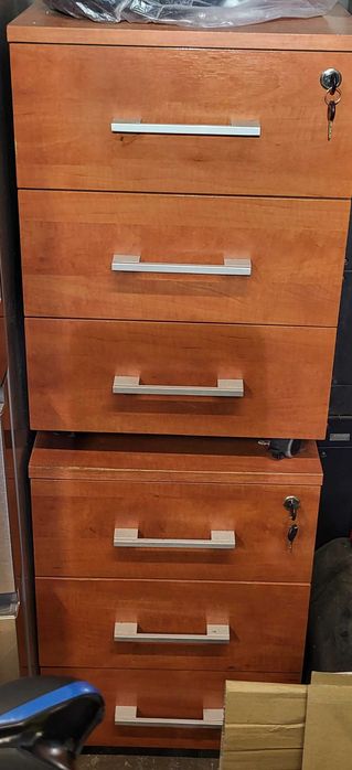 Kontenerek z szufladami 100zł za sztukę mam 2 sztuki