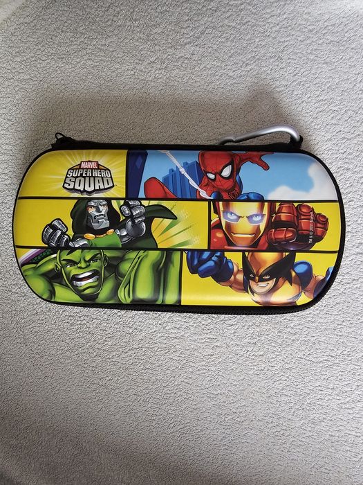 Pokrowiec Marvel Super Hero Squad do PlayStation Vita i PSP