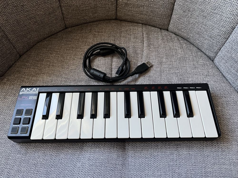 Teclado MIDI AKAI LPK 25