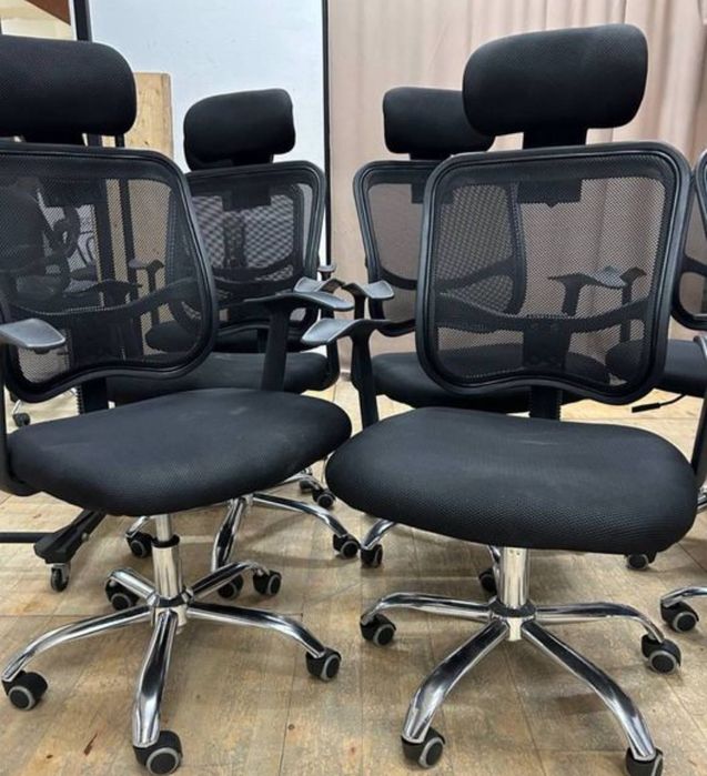 ПРОДАМ МЕБЛІ ВЖИВАНІ,столи, крісла, тумби,шафи,стелажілофт,оргтехніка