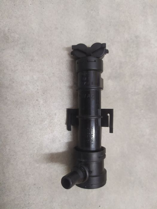 Spryskiwacz dysza pompka  lewa Skoda Fabia III 2014-  #82