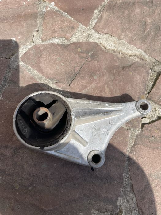 Подушка двигуна (передня) Opel Astra G 1.4-1.8 16V