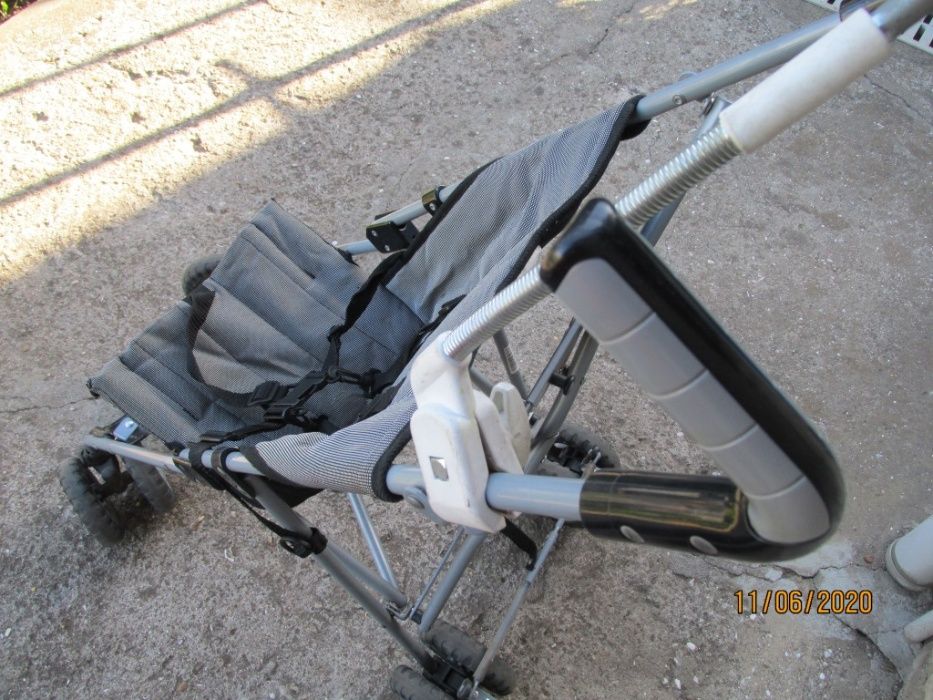 Carro de bebé em bom estado