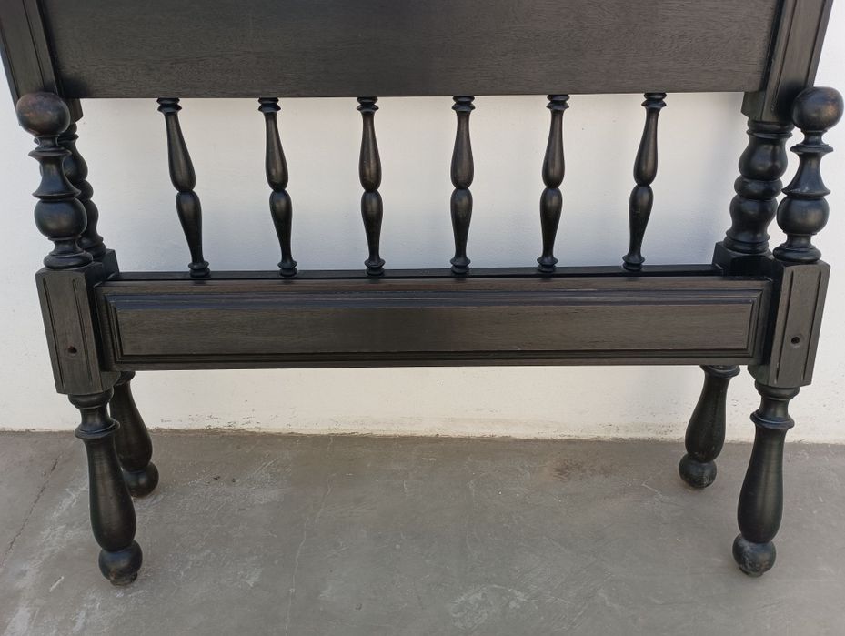 Cama solteiro pau preto