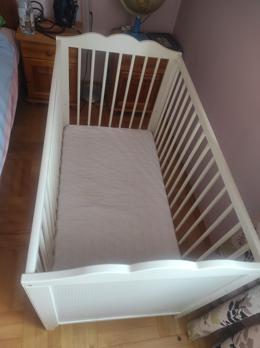 Używane łóżeczko białe dziecięce Ikea z Ikea