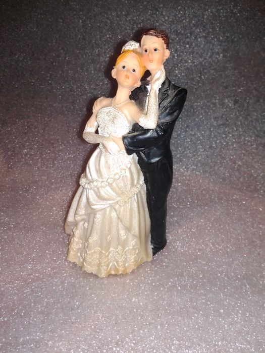 Статуэтка новобрачных небольшая современная