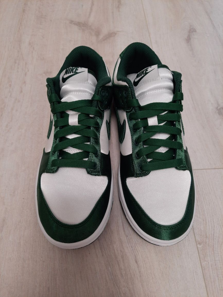 Оригінальні жіночі кросівки NIKE DUNK LOW WHITE/GREEN DX5931-100