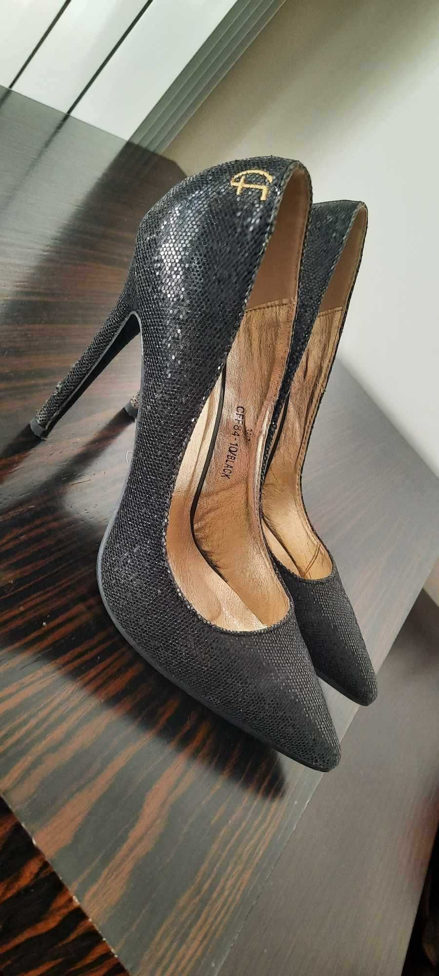 Stilettos Pretos marca Cristina Ferreira tamanho 38