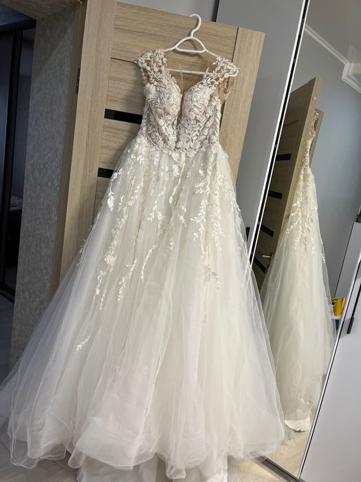 Продам весільну сукню