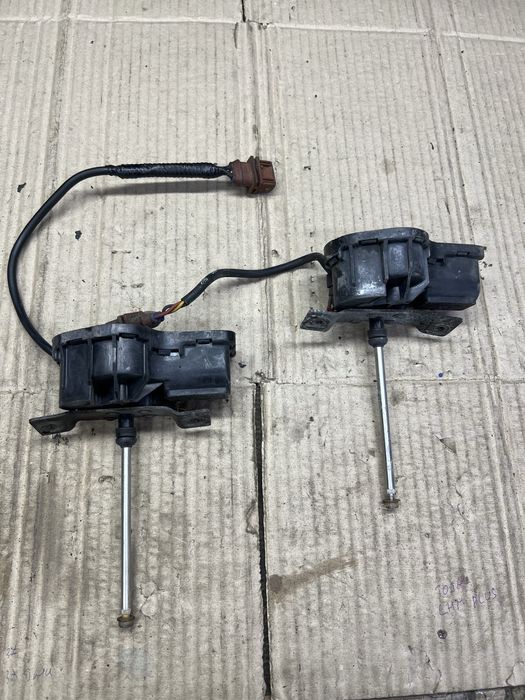 Продам моторы очистителей передних фар на Volvo 850