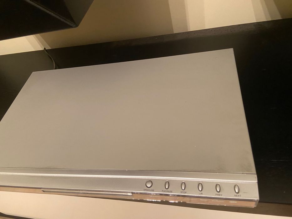 Leitor DVD Denver 706K + coleção DVD’s