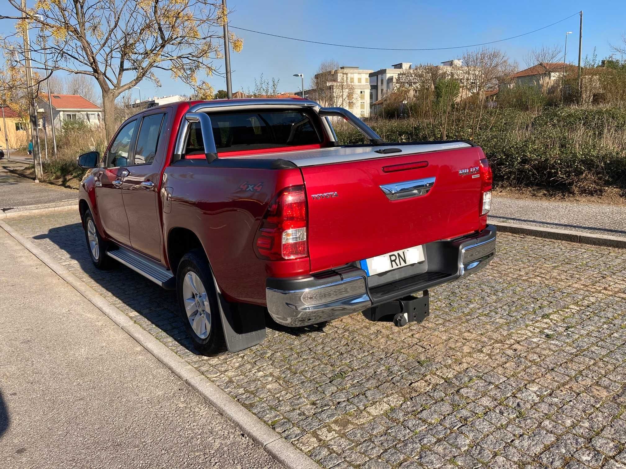 Para choques traseira esquerdo Toyota Hilux ano 2016