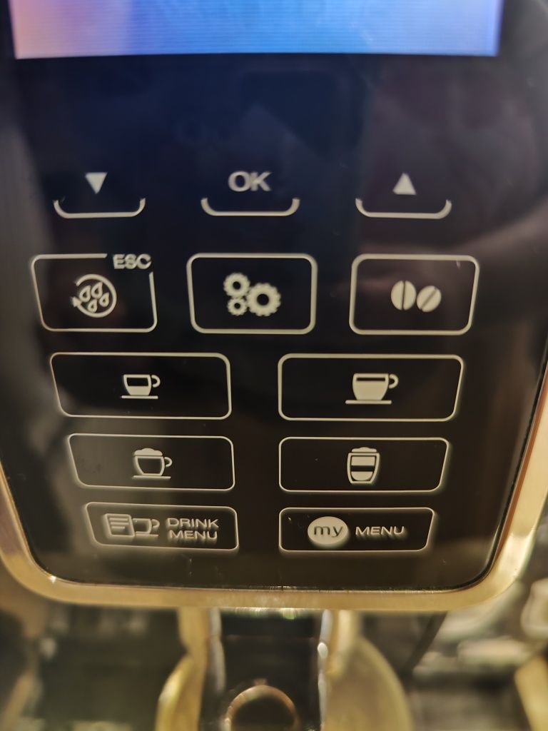 Sprzedam ekspres ciśnieniowy DeLonghi