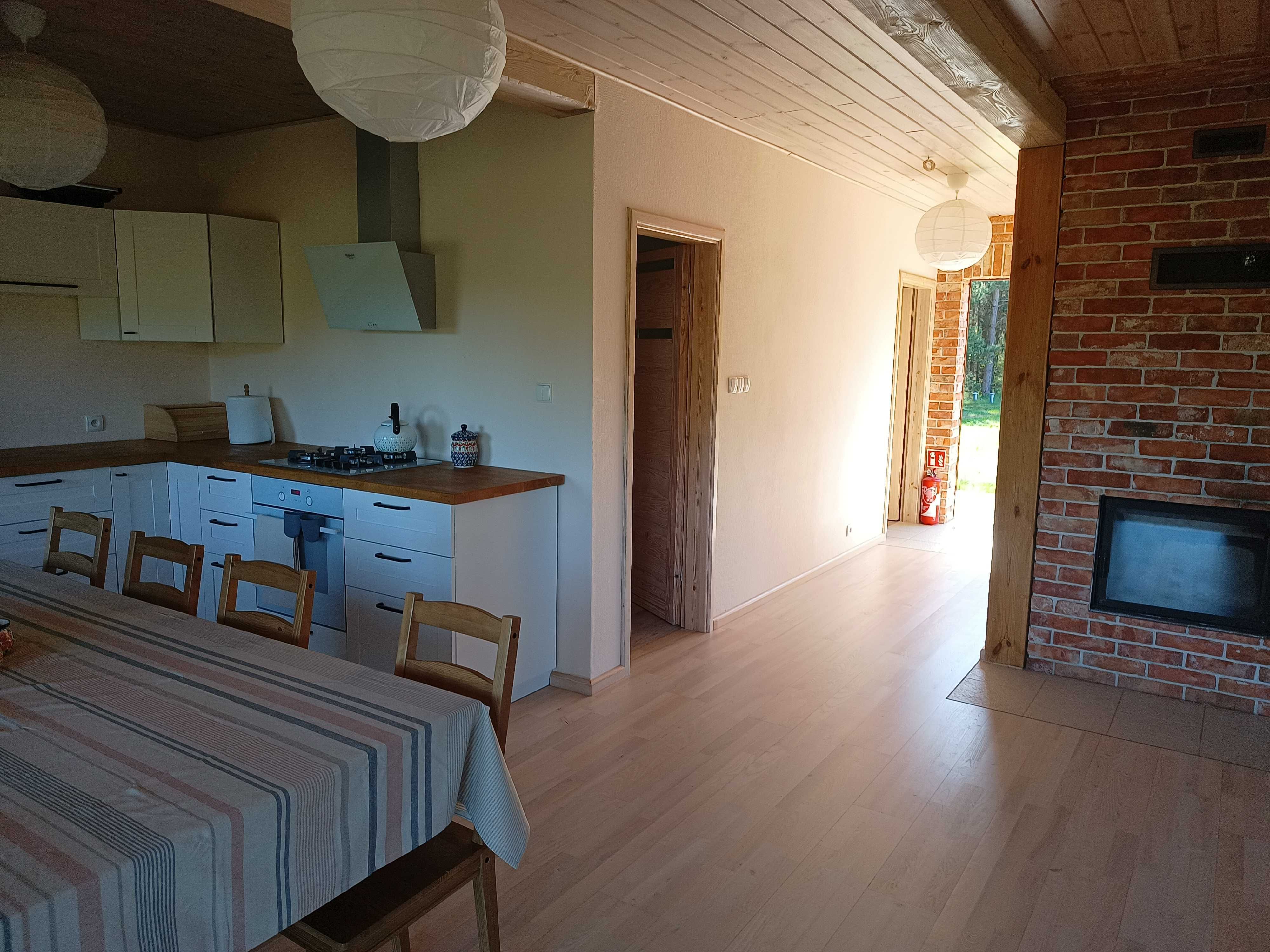 Całoroczny domek nad jeziorem z prywatną plażą – dla 4-10 osób