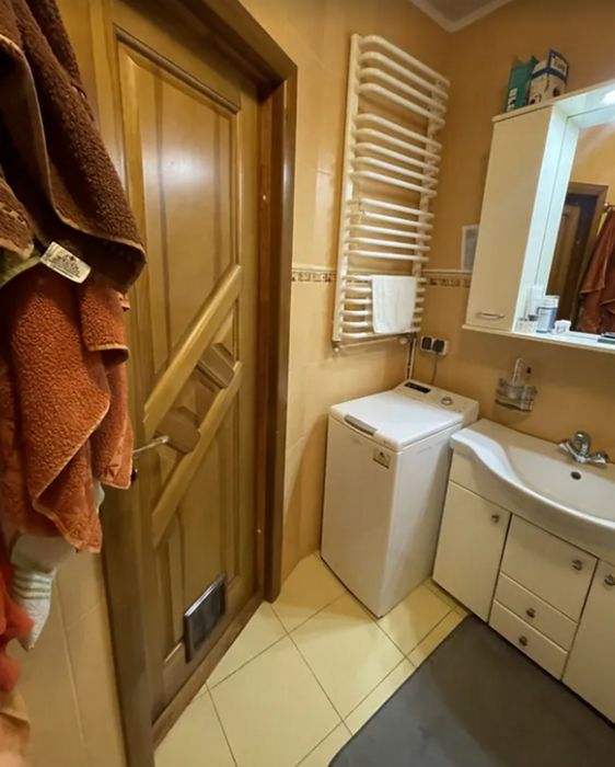 Продаж 3к квартири 76 кв. м на вул. Карпенка