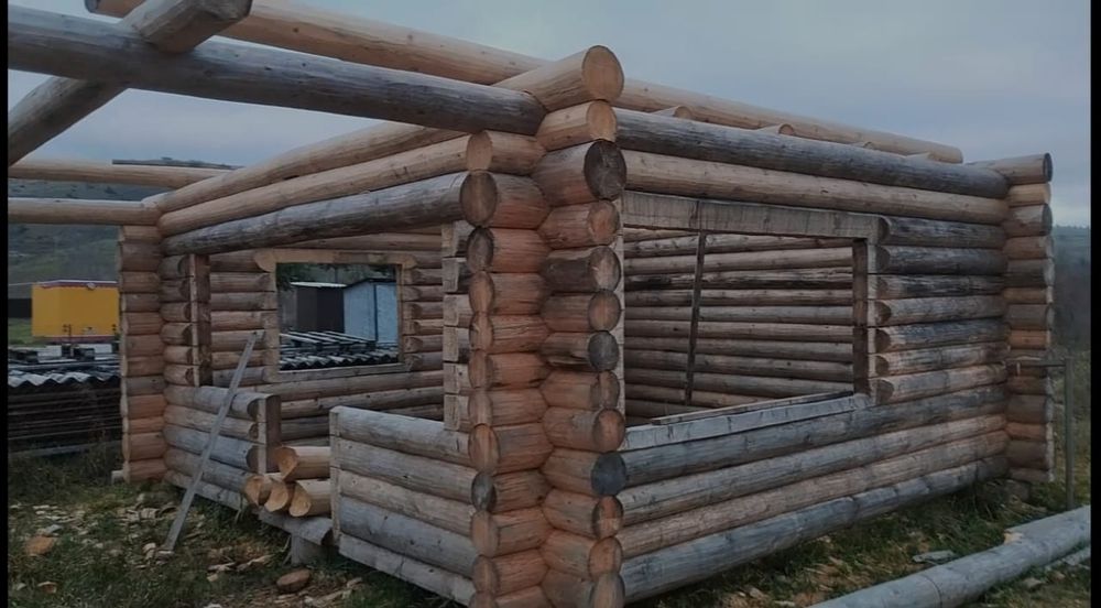 Зруб дерев'яного будиночку, або бані.