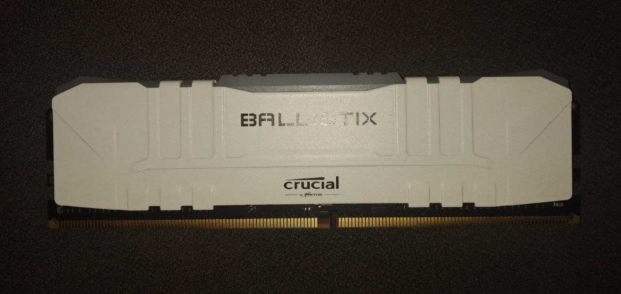 Crucial Ballistix 16GB  CL16 DDR4 3600 MHz  White RGB