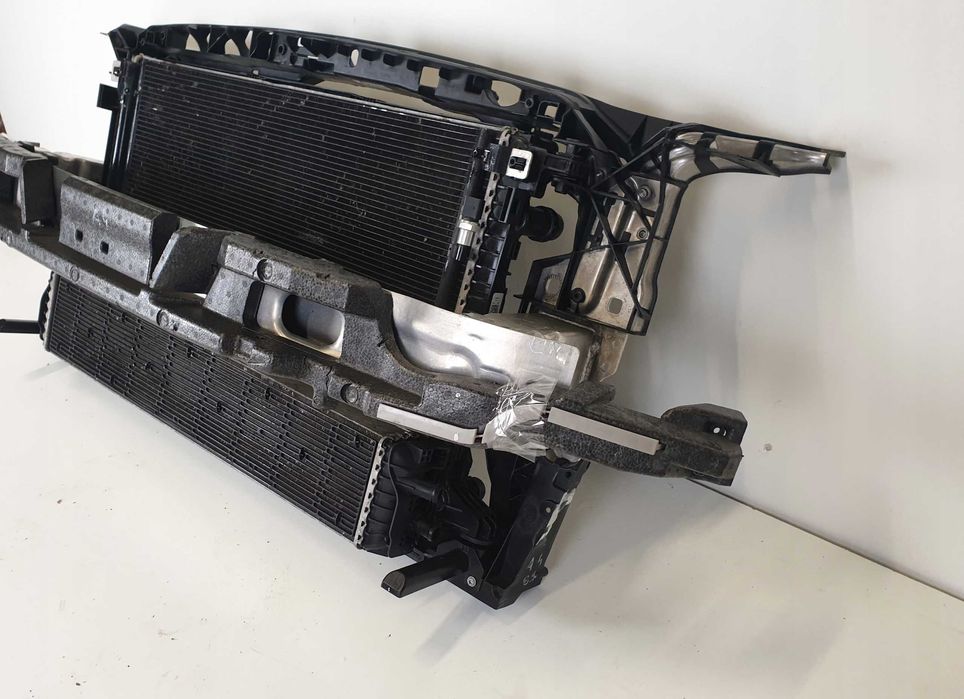 Audi A4 B9 Передня панель, телевізор