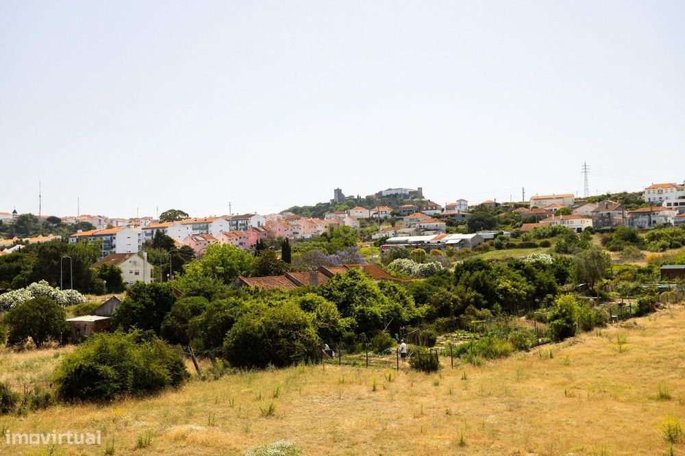 Luz natural. Vista Castelo. Oportunidade única, T3 com varanda. — Palmela, Setúbal