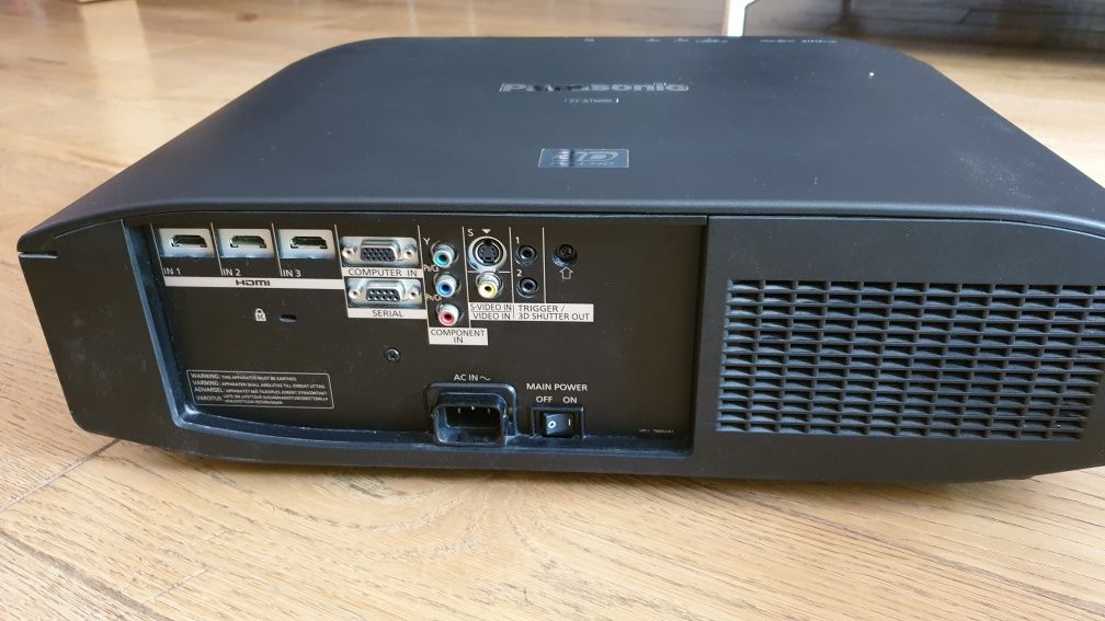 Projektor Panasonic PT-AT 6000