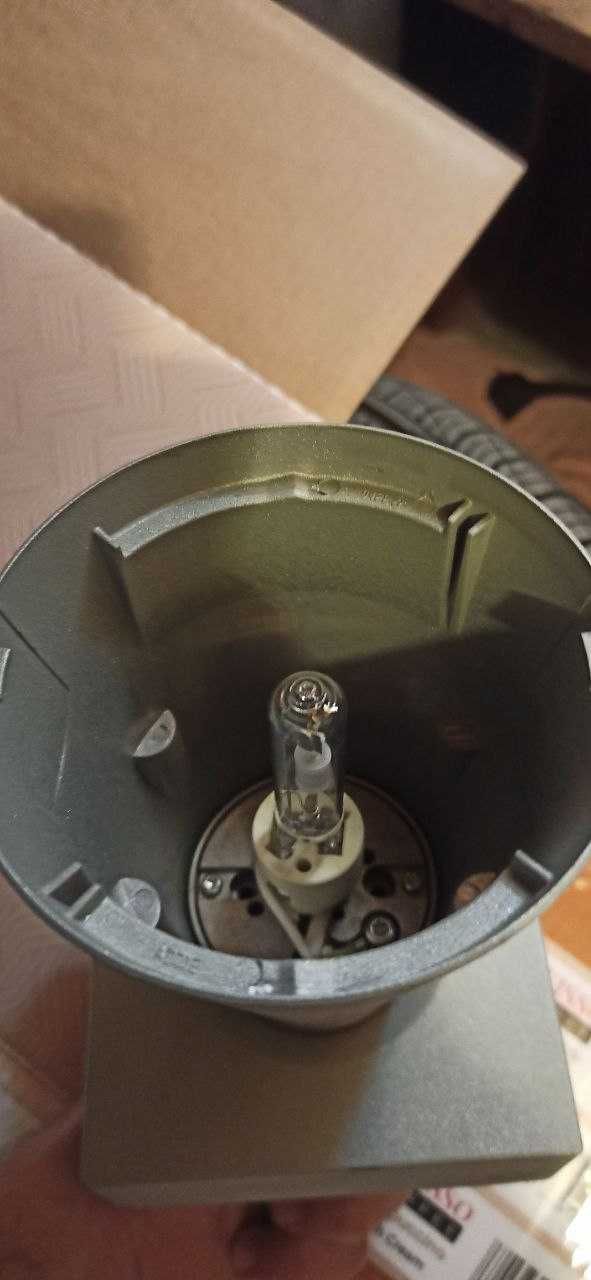 Трековий прожектор  Philips MRS 551, з лампою CDM-TC 35 металогалоген