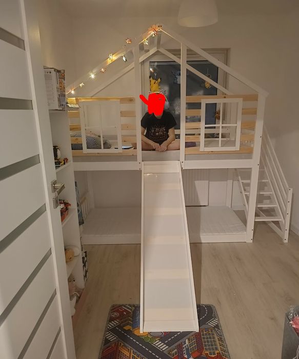 Łóżko piętrowe z zjeżdżalnią