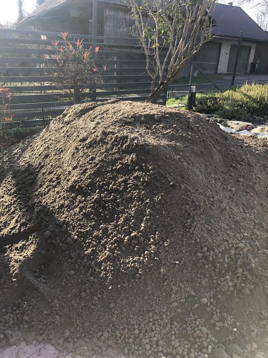 Ziemia ogrodowa, przesiewowa, czarnoziem, humus, kompost, warzywa