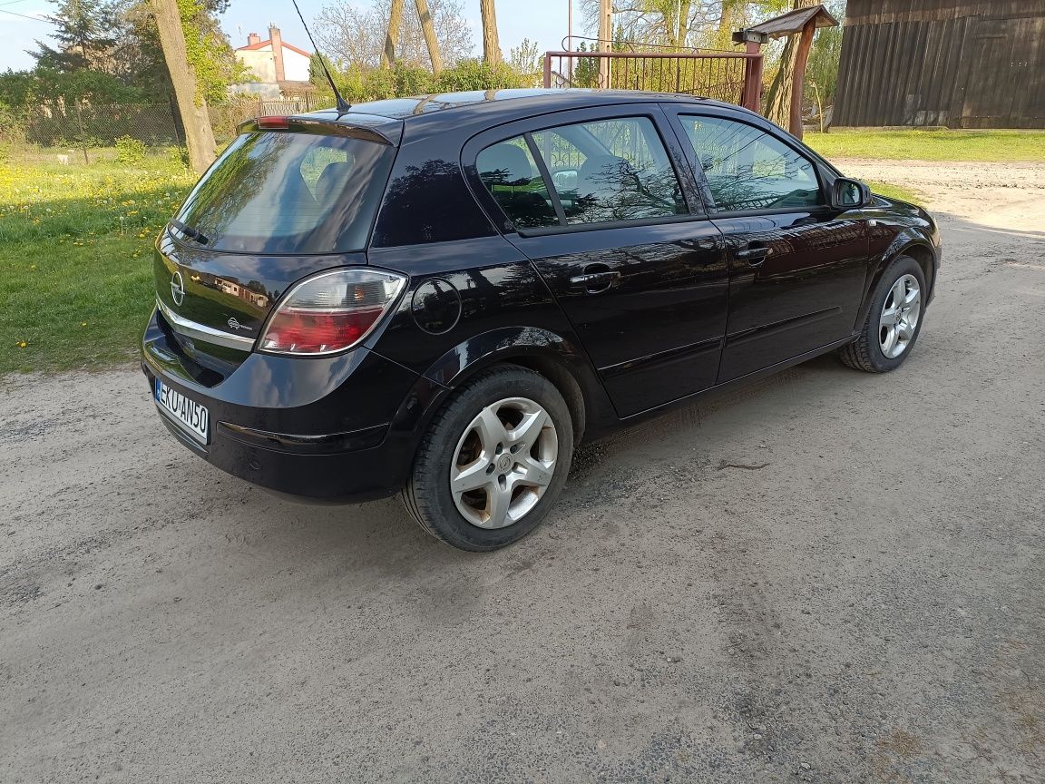 Opel Astra H 1.4 16v benzyna.2008r.Stan bdb.Długie opłaty.Polecam