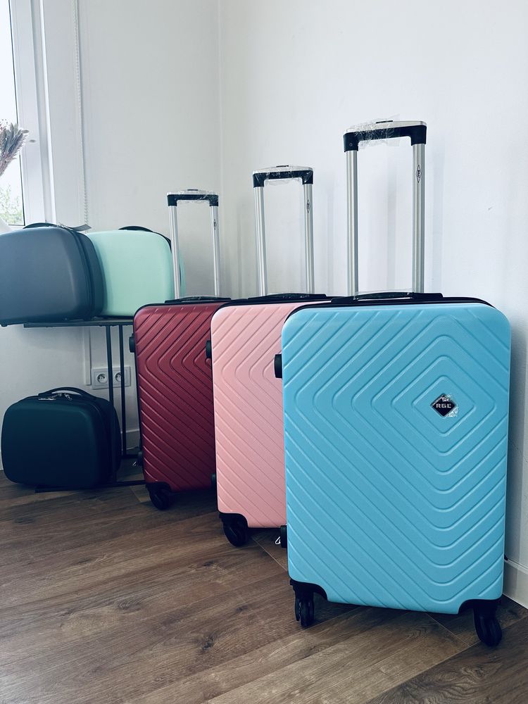 Nowa walizka M/ bagaż podreczny/ walizki kabinowe
