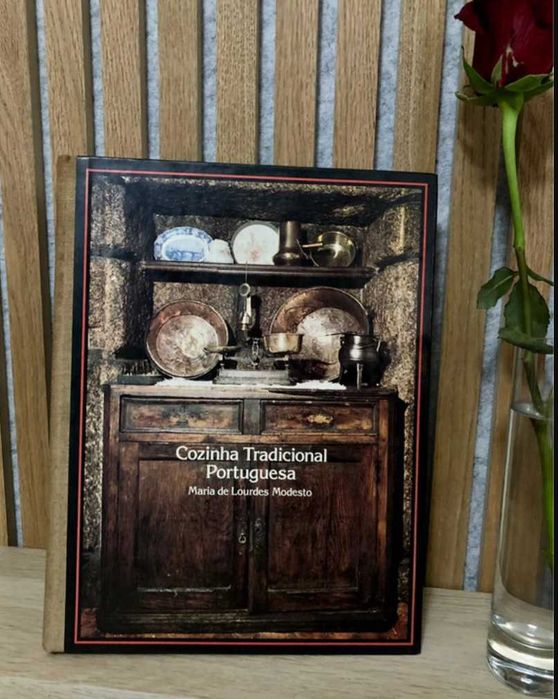 Livro “Cozinha Tradicional Portuguesa” de “Maria de Loures Modesto”