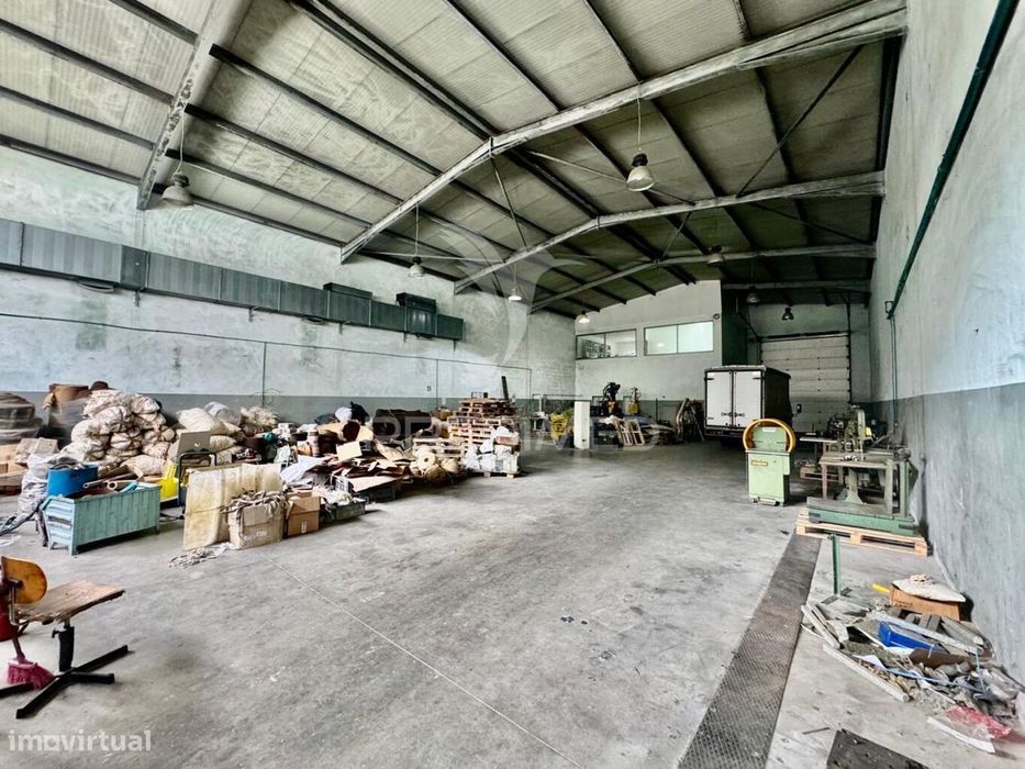 Armazém Industrial em Vila Nova de Sande - Guimarães