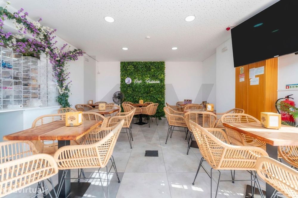 ✨ Oportunidade única em Quarteira – Pastelaria pronta a funcionar ✨