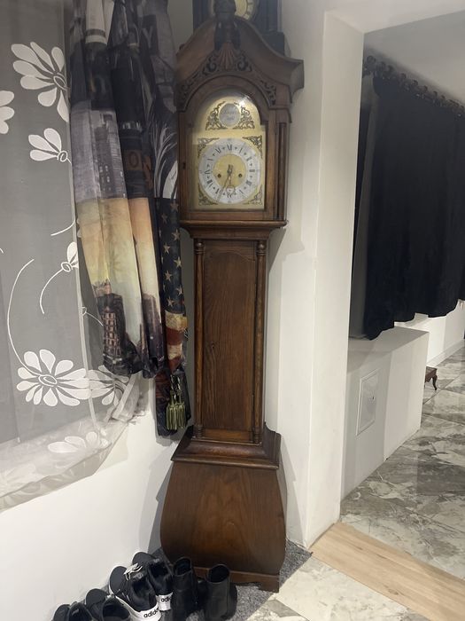 Stary zwgar stojący