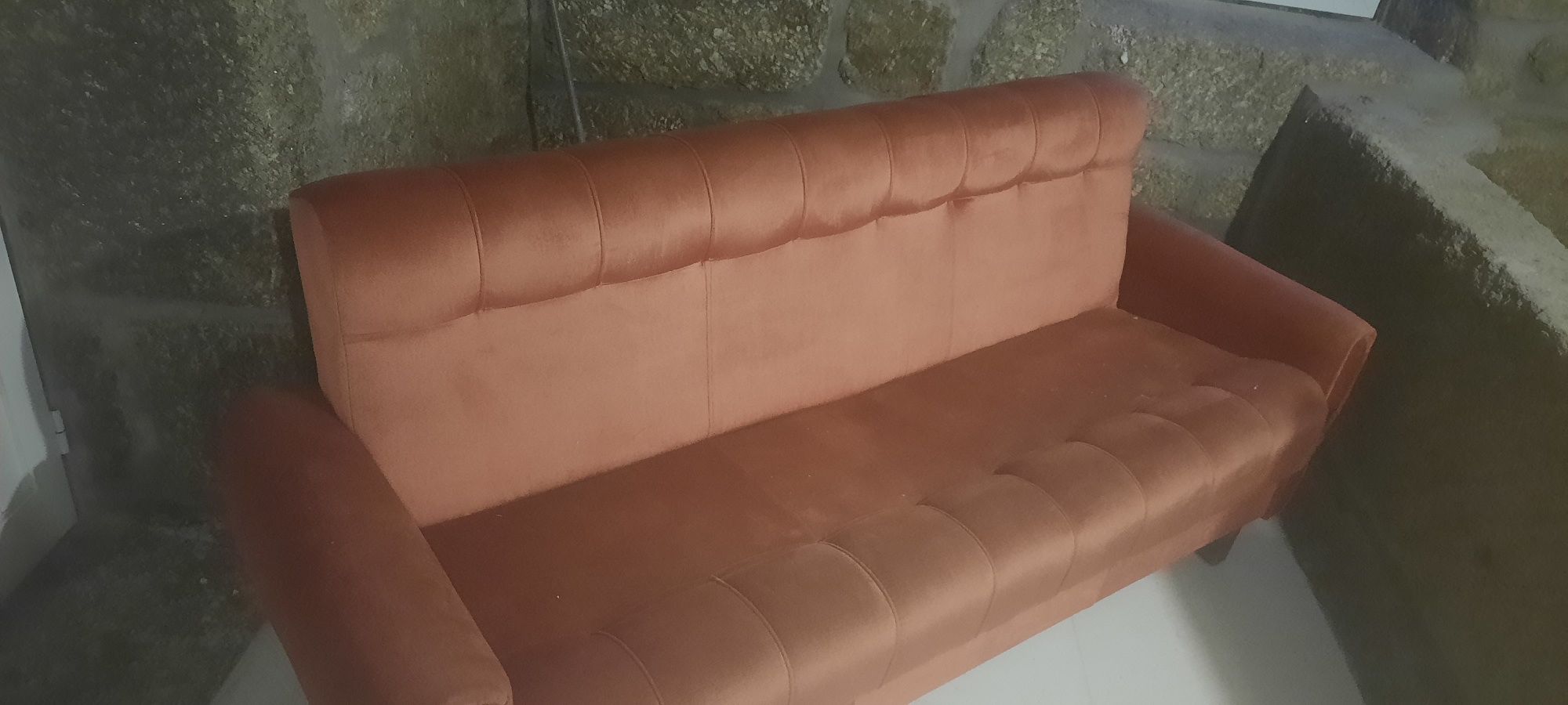 Sofa veludo bordo