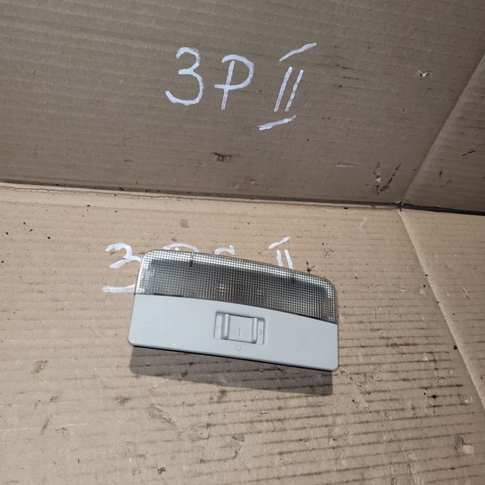 Lampka podsufitki oświetlenie wnętrza kabiny skoda Fabia I 2002r