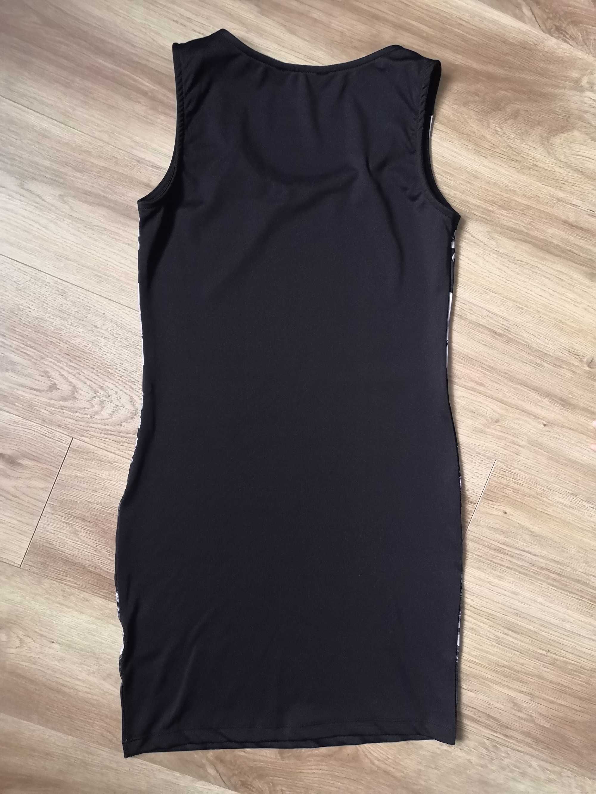 Czarna sukienka mini w kwiaty M/38
