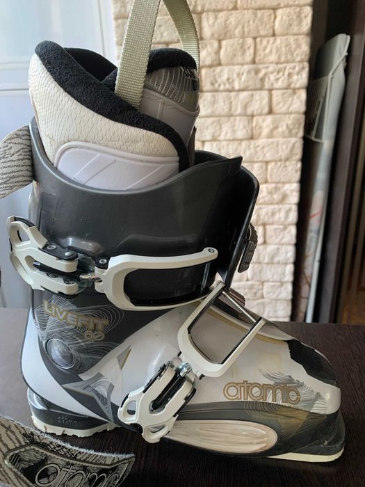 Горнолыжные ботинки Atomic Live Fit 60