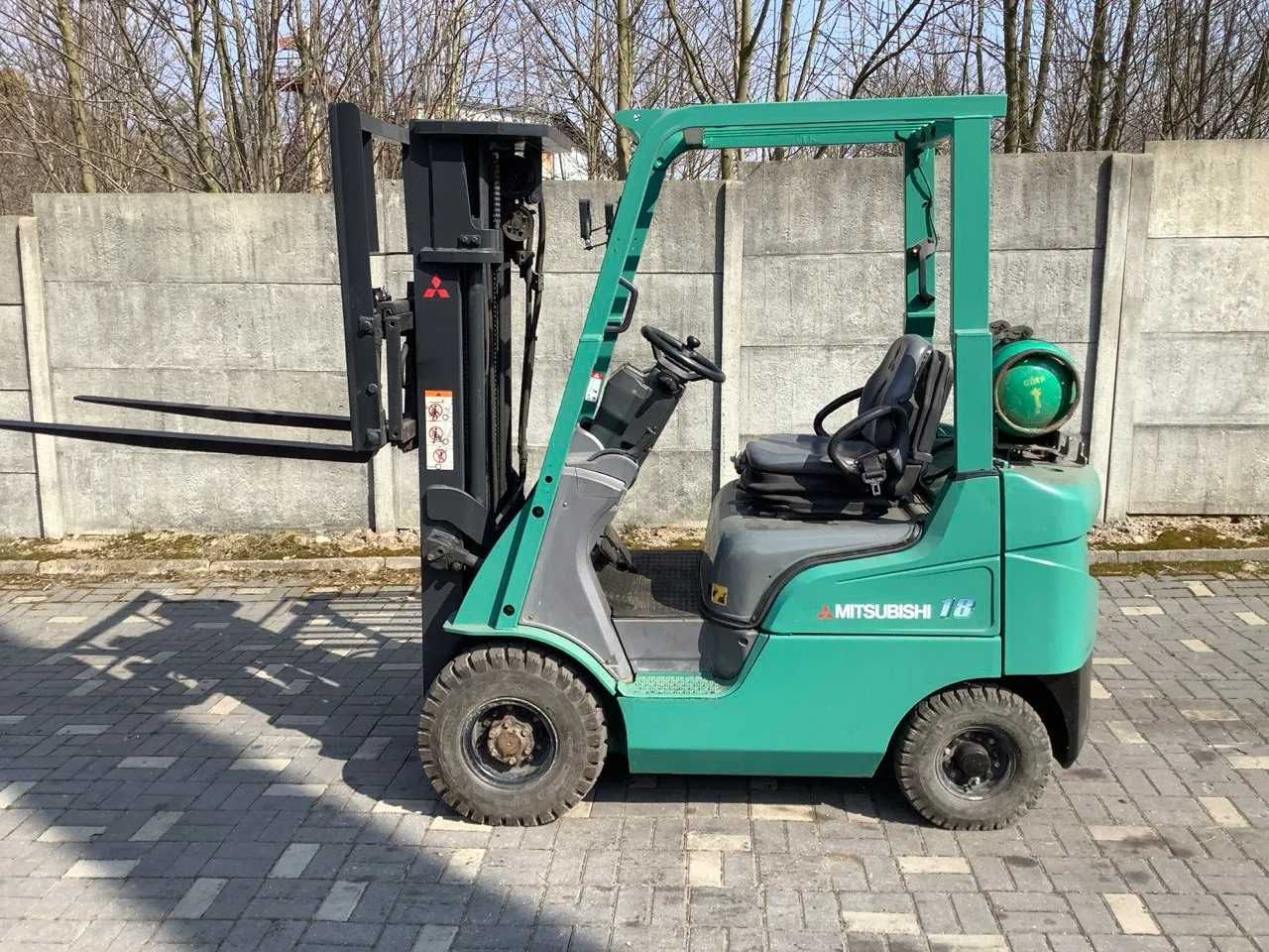 Gazowy wózek widłowy Mitsubishi FG18NT, triplex, 2016r,  po serwisie.