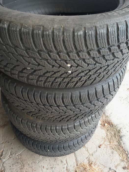 Opony zimowe Nokian 215/55/17 4 sztuki