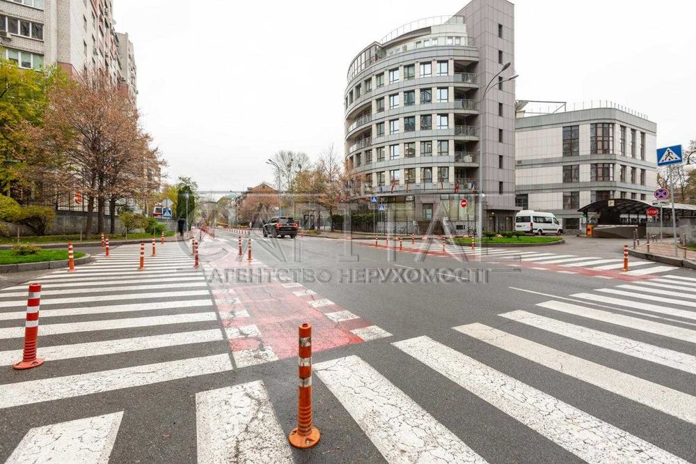 Фасадне приміщеня 195м2  в ЖК Новопечерські Липки
