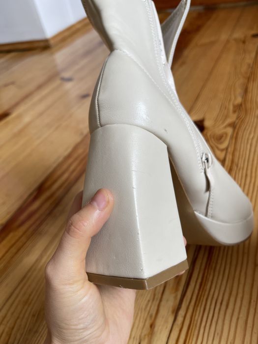 Осінні чоботи на каблуку