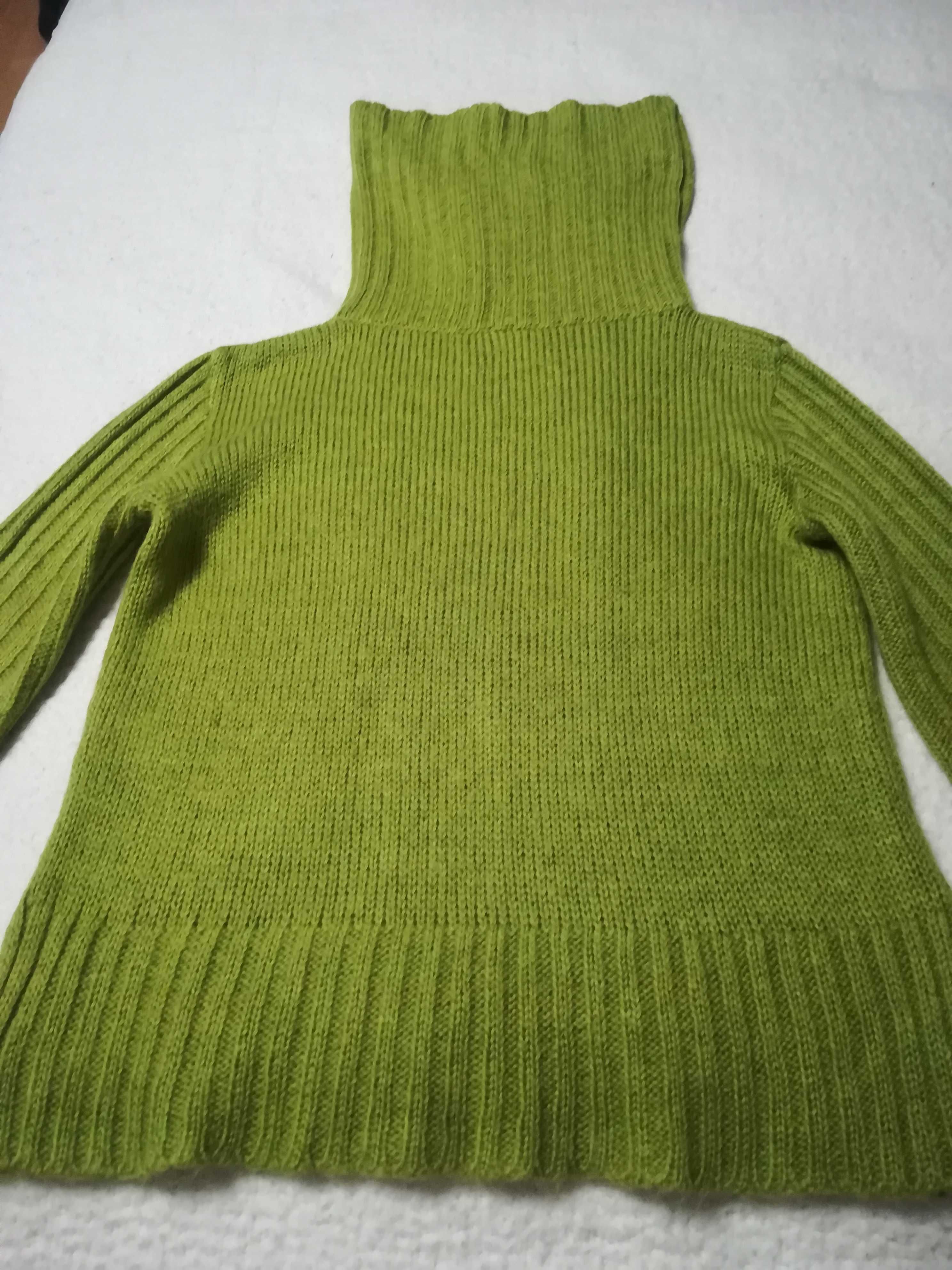 Cieplutki sweter z luznym golfem roz. 40-42
